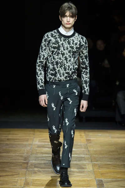 Look 30